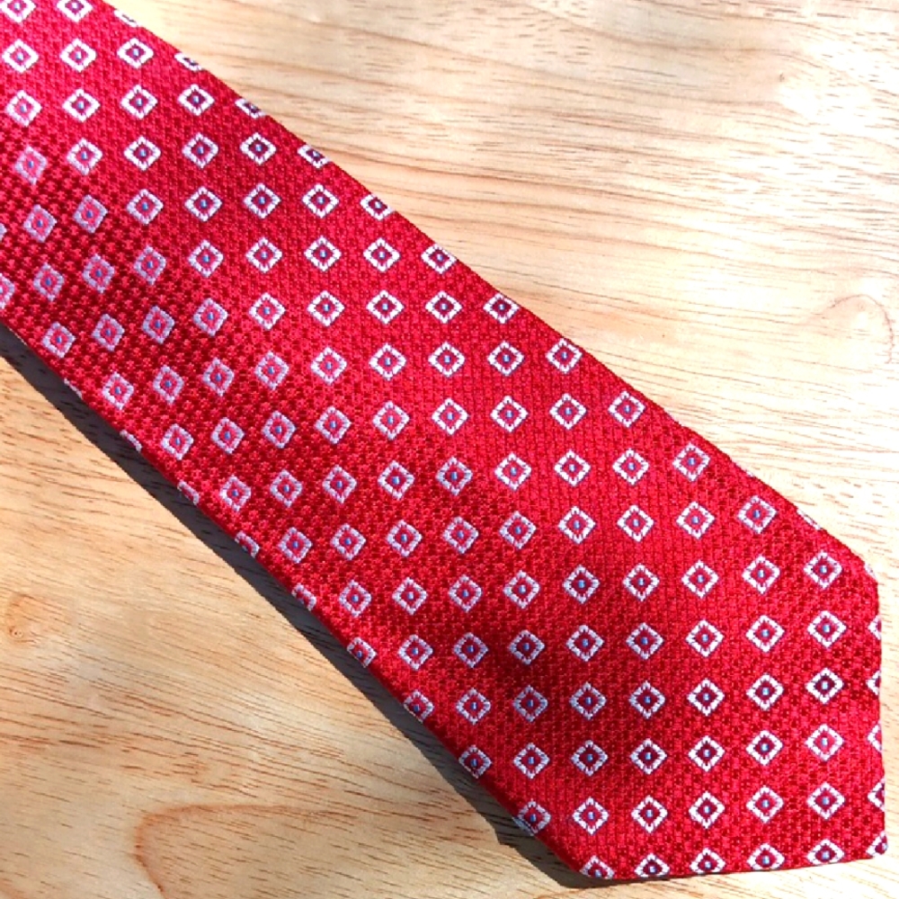 Daniel Cremieux Red and White Seven-Fold Geometric Silk Tie